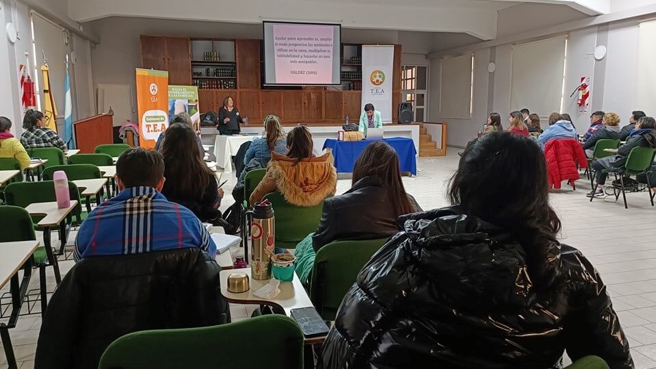 Taller Teórico Práctico ''Hacia el Empoderamiento de las Familias.'' Fundación TEA Santa Cruz